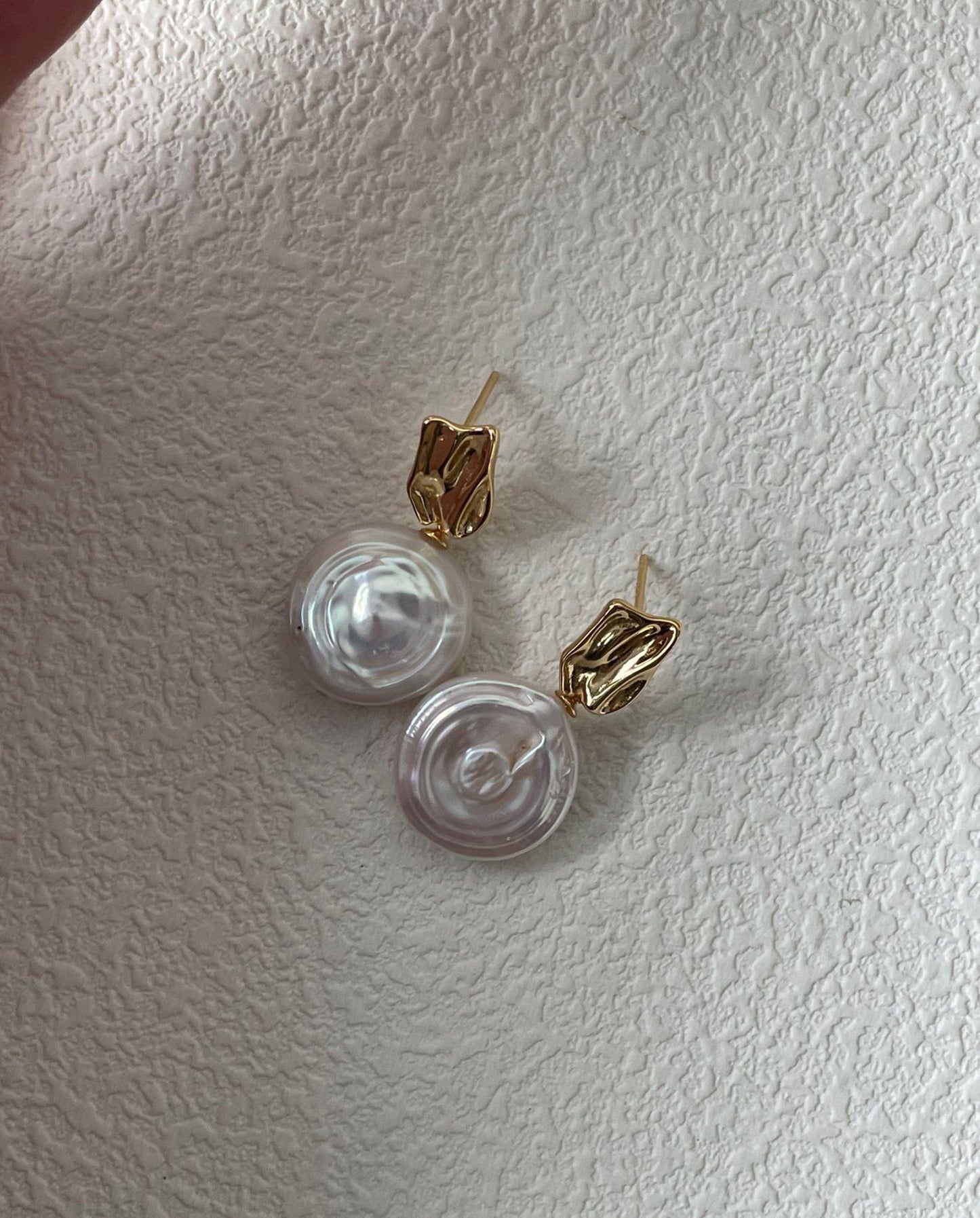 Roman Holiday Single Pearl Earrings