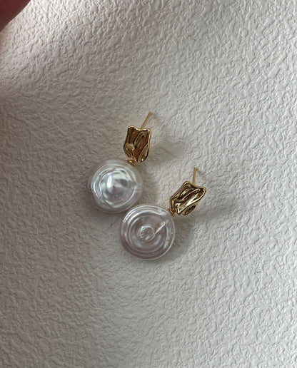 Roman Holiday Single Pearl Earrings