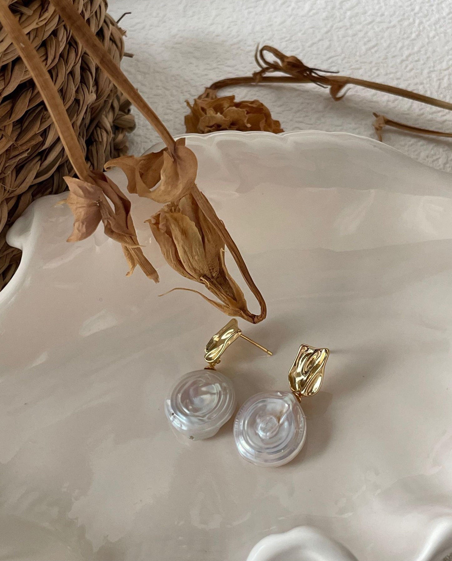 Roman Holiday Single Pearl Earrings